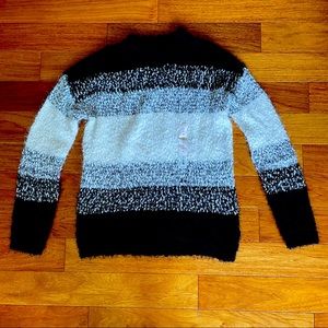 NWT! SO ELELASH CREW SWEATER XS
